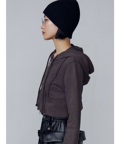 ショートレイヤードフーディー｜エモダの通販｜&mall（アンドモール