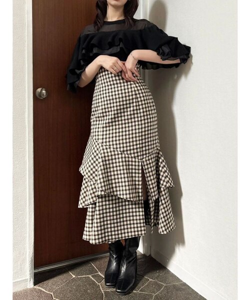 ラッフルフリル黒ニット& DOLCE&GABBANA シルクスカート ラッフルフリル黒ニット& DOLCE&GABBANA シルクスカート