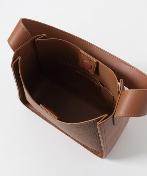 Aimeine ♡エメイン ♡ ハーフムーン3wayハンドル バッグ✧美品✧ half moon 3way handle bag coming soon ※sampleのため仕様が