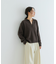 カシミヤ混強縮キーネックニットプルオーバー