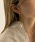 SMELLY so’　baroque pearl bar pierce