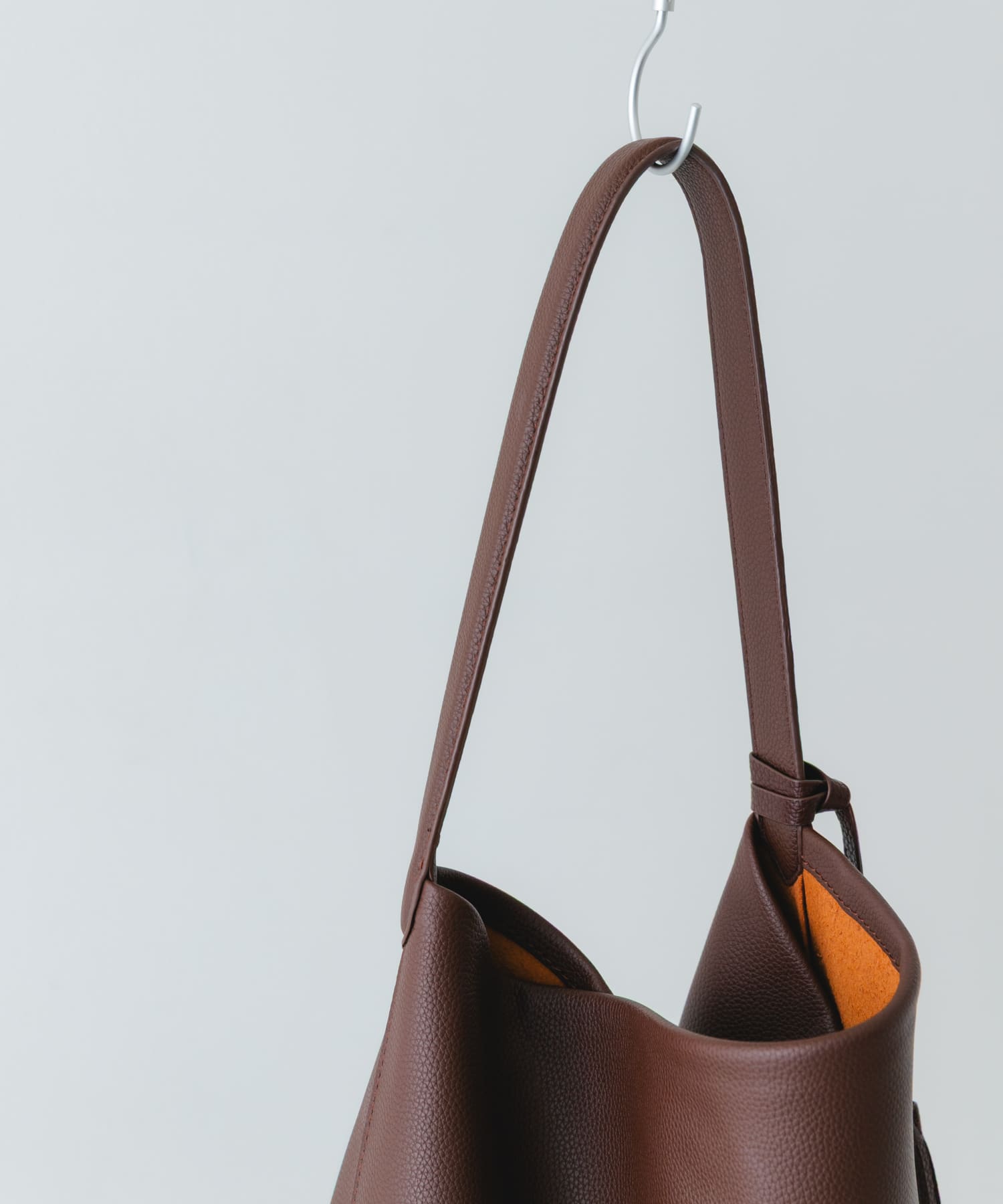 タッセル付シンプルワンハンドルトート