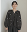 リーフモチーフラメ刺繍ブラウス