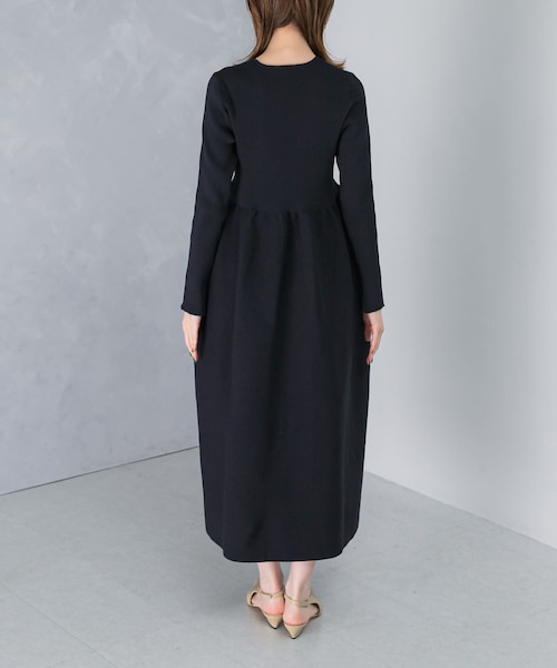 【25AW 現行品 タグ付き】フォルムシルエットVネックリブ ワンピース 25AW 現行品 タグ付き】フォルムシルエットVネックリブ ワンピース WEB