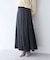 サテンフレアスカート