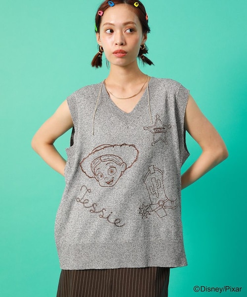 Stüssy Vネックニットベスト XLクリーム ふあふあヤク風リブ襟Vネックニット レディース メール便不可