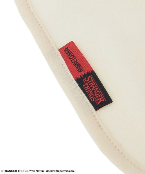 □STRANGER THINGS×MINNETONKA フリースブランケット｜グリーン