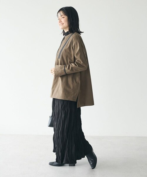 刺繍入りホワイトVネックチュニック Acka URBAN RESEARCH DOORS チュニック コットンボイルVネック