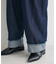 カーブデニムパンツ