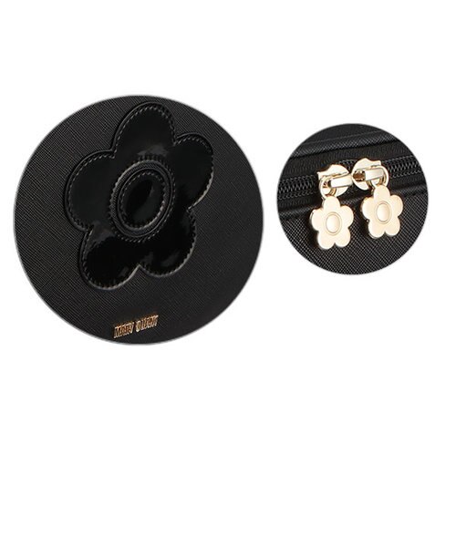 美品❣️MARYQUANTマリークアント❣️XLサフィアーノデイジーパッチ バニティ サフィアーノデイジーパッチ バニティXL｜マリークヮントの通販｜&mall