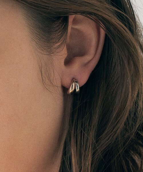 バイカラー ダブルライン ピアス｜エテの通販｜&mall（アンドモール