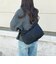 シャロウ フラップ ショルダーバッグ shallow flap shoulder bag