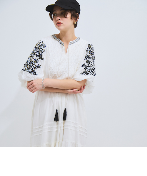 【ご検討中】2way* ホワイトフラワーにインド刺繍リボンタッセル ご検討中】2way* ホワイトフラワーにインド刺繍リボンタッセル