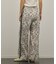 モノトーンフラワープリントパンツ