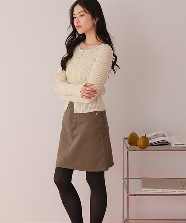 黒とピンクのスプラッターデニムミニスカート 悲しく