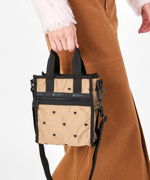国内直営【 LeSportsac】MINI N/S TOTEハートエンブロイダリー MINI N/S TOTE モカブラックハートエンブロイダリー