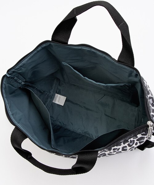 新品 レスポートサック DELUXE EASY CARRY TOTE レオパード LeSportsac（レスポートサック）の「DELUXE EASY CARRY TOTE