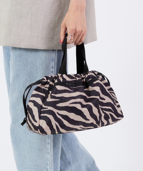 E/W CITY DRAWSTRING BAG アップタウンラフィアゼブラ/ブラック