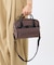 SQUARE TH CROSSBODY アップタウンダークチョコ/ブラック