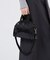 ROUND SM SATCHEL ブラックシャイン