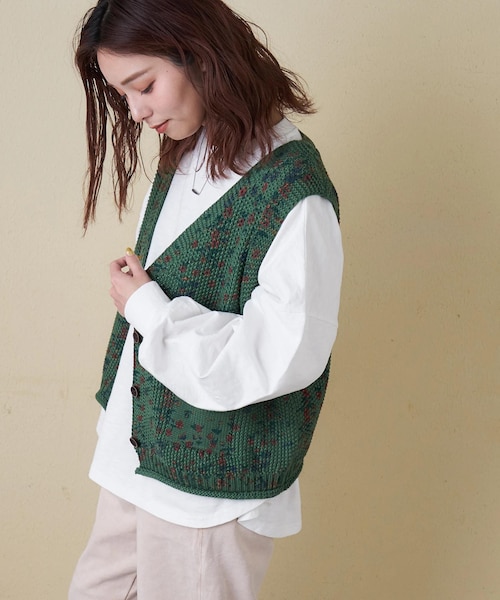 WEB限定 evo. (エボ) 花柄 プリント Vネック ニット ベスト｜キューブ