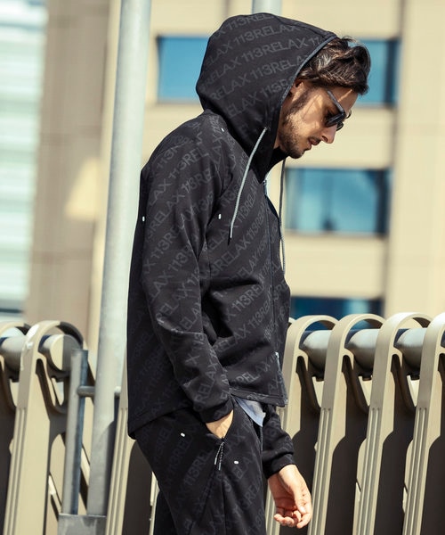 ウノピゥウノウグァーレトレ リラックス（1PIU1UGUALE3 RELAX）/総柄ロゴランニングパーカー 1PIU1UGUALE3 RELAX(ウノピゥウノウグァーレトレ リラックス)総柄ロゴ