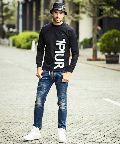 1PIU1UGUALE3 RELAX(ウノピゥウノウグァーレトレ リラックス)ロゴ