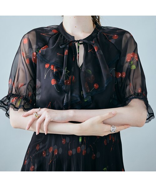 チェリープリントプリーツワンピース｜ローズティアラの通販｜&mall