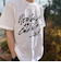 The COMP_US (ｻﾞｺﾝﾌﾟｱｽ) - ARTIST COLLABRATION TEE (ｱｰﾃｨｽﾄｺﾗﾎﾞﾚｰｼｮﾝﾃｨｰ) 25SSCU-16CT