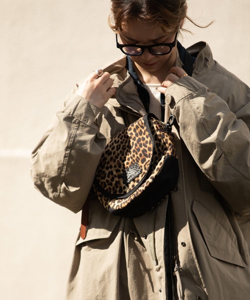 型止Laughing Shoulder Bag/型止めラッフィングショルダーバッグ