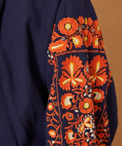フリーダ　インドギャザースリーブ刺繍スモックブラウス　ナチュラル Freada（フリーダ）の「インドギャザースリーブ刺繍スモック