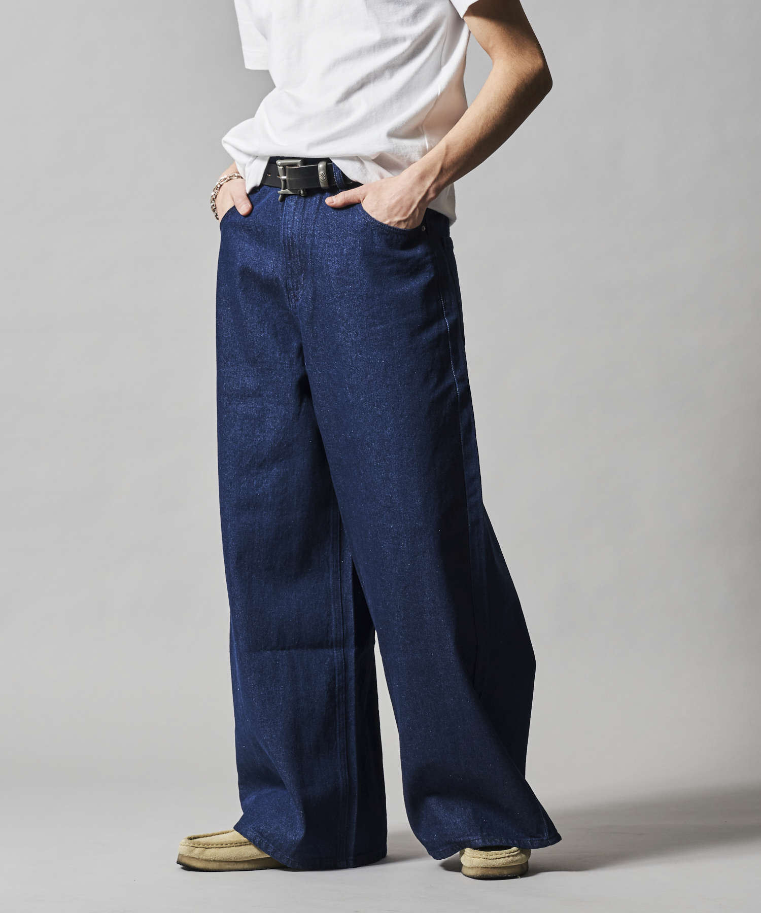 ワイドフレアシルエット デニムパンツ【限定展開】