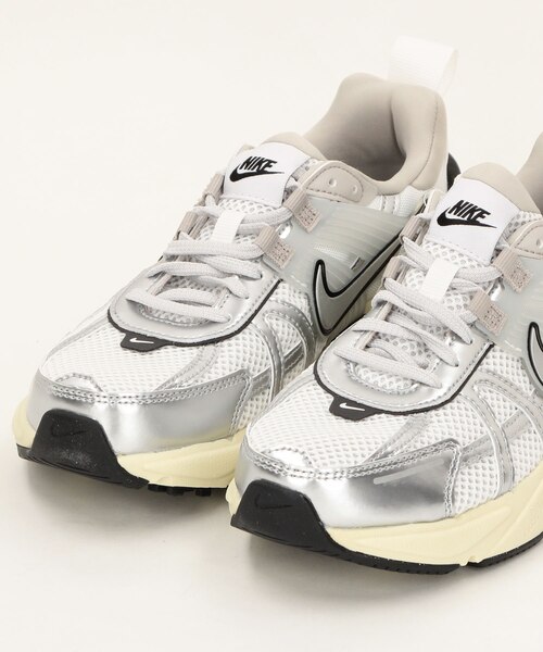 ナイキ ウィメンズ V2K ラン[23.5cm～24.5cm展開]｜フリークスストアの