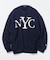 リラックスフィット NYCロゴ クルーネックスウェット