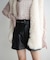 ベルト付きフェイクレザーショートパンツ