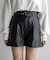 ベルト付きフェイクレザーショートパンツ