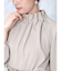 ギャザーネックブラウス