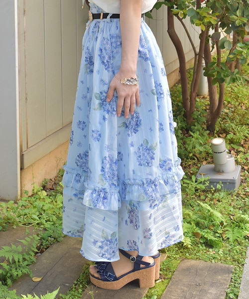 アクシーズファム　アジサイ　スカート　プリント　華やか　梅雨　水色 アクシーズファム アジサイ スカート プリント 華やか 梅雨 水色