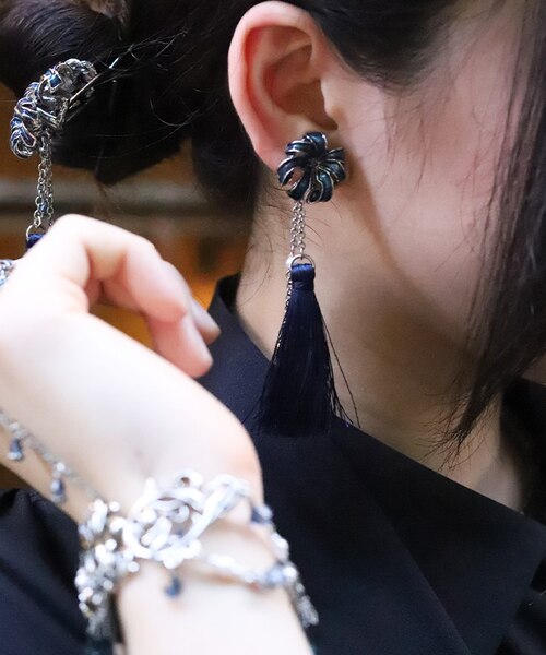 彼岸花イヤリング＆襟クリップ｜アクシーズファムの通販｜&mall