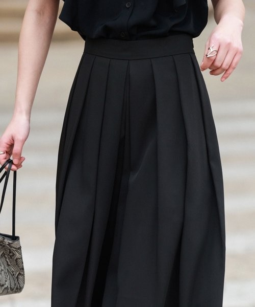 Malbon プリーツスカート×ロゴトップス コーデ完成品 ⛳ 韓国風 人気✨ Malbon プリーツスカート×ロゴトップス コーデ完成品 ⛳ 韓国風 人気