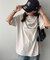 【ユニセックス】スプレー加工コーポレートグラフィックTシャツ