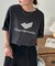 【ユニセックス】スプレー加工コーポレートグラフィックTシャツ
