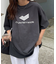 【ユニセックス】スプレー加工コーポレートグラフィックTシャツ