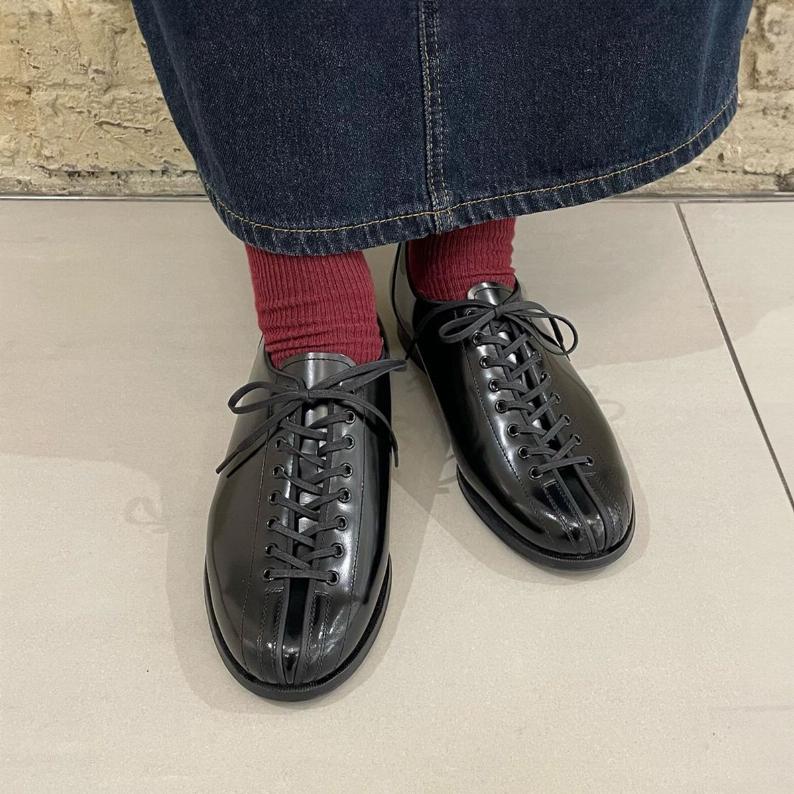 足元のアクセントになるレトロボウリングシューズ｜&mall（アンド