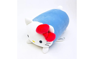 サンリオキャラクターと一緒におでかけをしませんか？2WAYネックピローで、長時間の移動でも癒しと快適さをゲットできてしまいます。