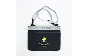 スヌーピーのバッグはかわいいだけじゃない。ポケット多数と機能性抜群な2ルームショルダーバッグです。