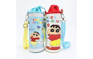 しんちゃんと賑やかにお出かけ！大きめサイズが嬉しい『クレヨンしんちゃん ボトルカバー』