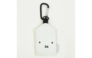 ミッフィーの窓付きタイニーポーチはICカードケース、推し活アイテムとしてピッタリです。