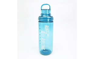 目盛りのロゴにキュン。スヌーピーのオシャレなクリアボトルで冬も水分補給を。