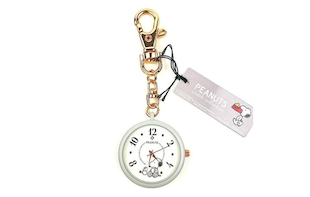 スヌーピーのキーチェーンウォッチが便利・かわいい・上品・高見えと魅力てんこもり。外出用の時計って腕時計だけじゃない。